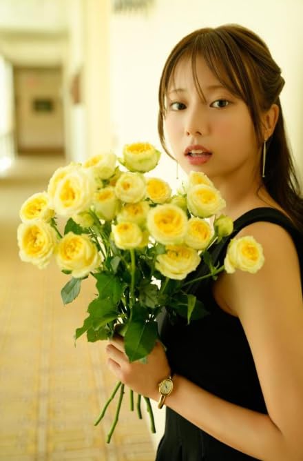 【サイン本】林祐衣 写真集 PALETTE Amazon.co.jp: 林祐衣 1st写真集（PALETTE） : 講談社: おもちゃ